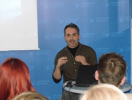 ‘The Actor in Socially Engaging Plays’ – lecture with Aleksandar Đinđić at EUICC in North Mitrovica
