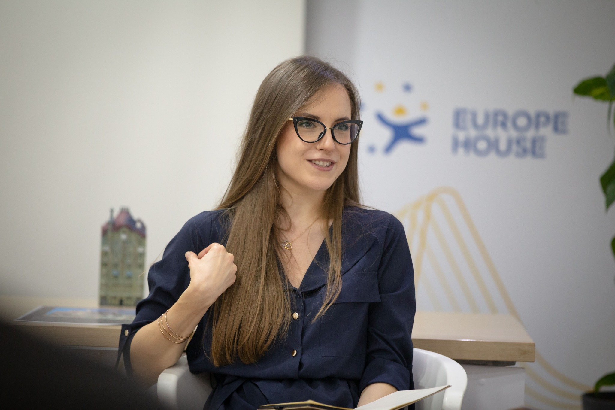 Artistic Echoes: Promoting Environmental Awareness Through Art