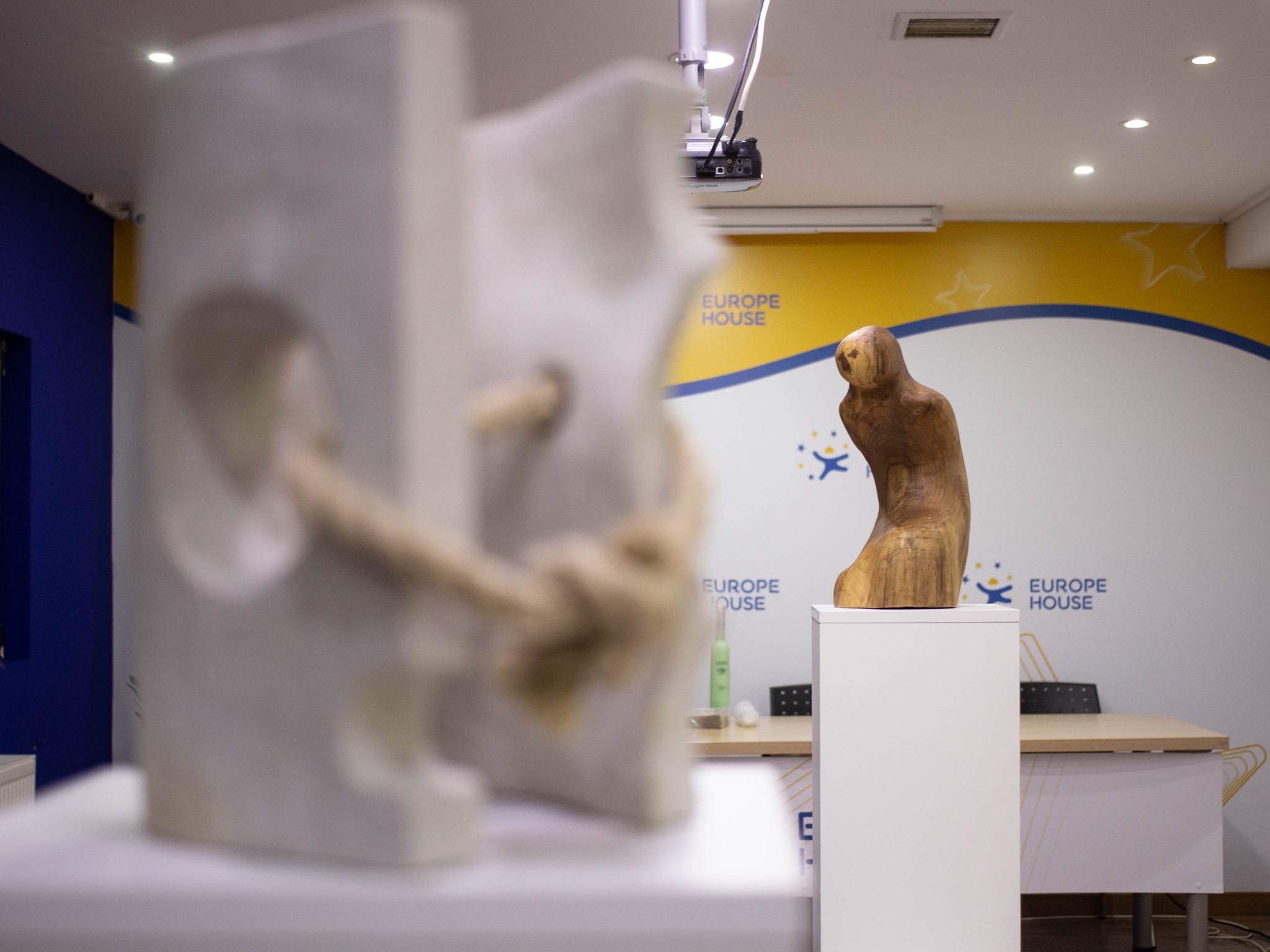 Sculptor Nedeljkovic brings “Connections” to the Europe House